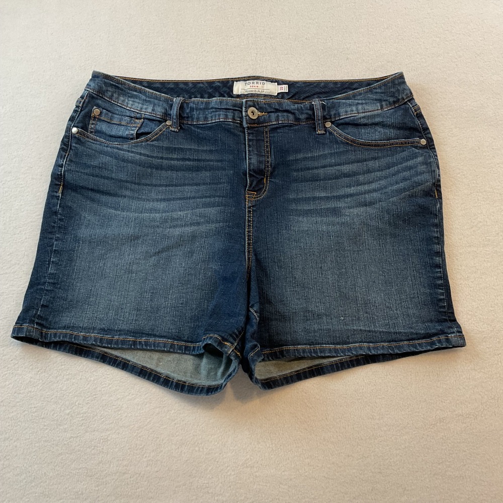 Torrid Denim Womens Plus Size 22 Dark Wash Blue Stretch Mid Rise Jean Shorts